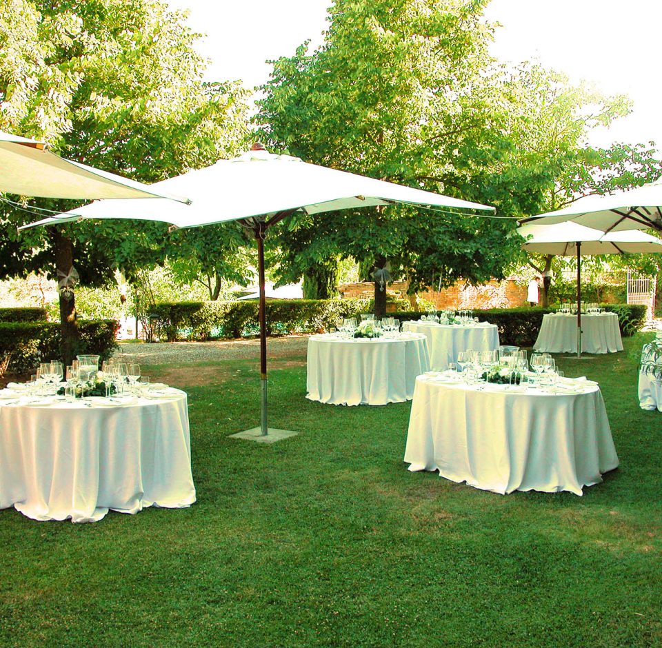 Matrimonia tavoli giardino